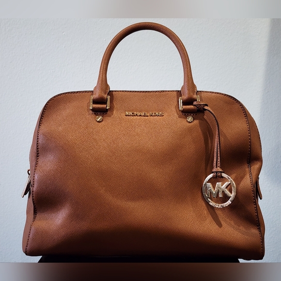 MICHAEL KORS | Cindy Dome Bag | Saffiano Leather | Peanut - Picture 4 of 12